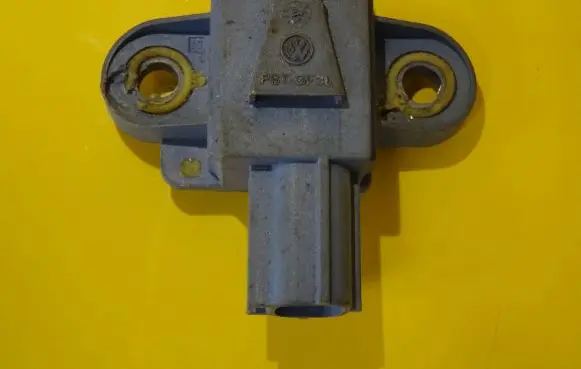 Volkswagen Golf V Airbag deployment crash/impact sensor 1K0955557B