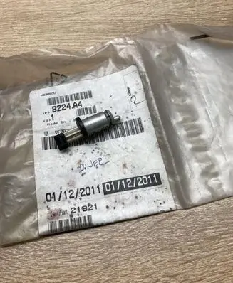 Citroen Berlingo Front door lock (next to the handle) 8224A4