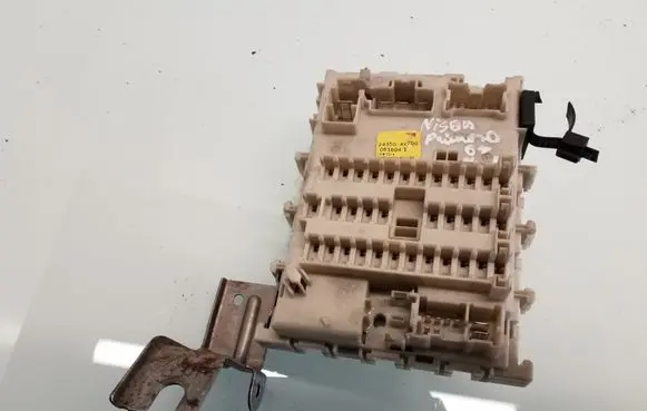 Nissan Primera Fuse module 24350AV700