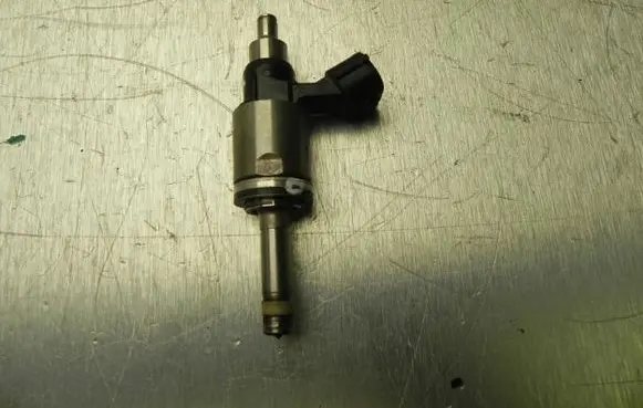 Toyota Auris E180 Fuel injector 2325047070 VD10120