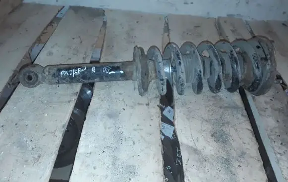 Mitsubishi Pajero Front shock absorber with coil spring NOCODE