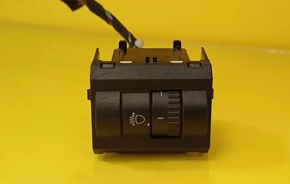 Skoda Octavia Mk2 (1Z) Headlight level height control switch 1Z0941333B
