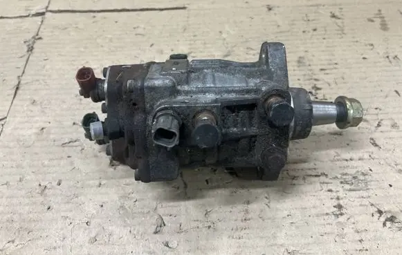 Toyota Avensis T220 Fuel injection high pressure pump 2210027010