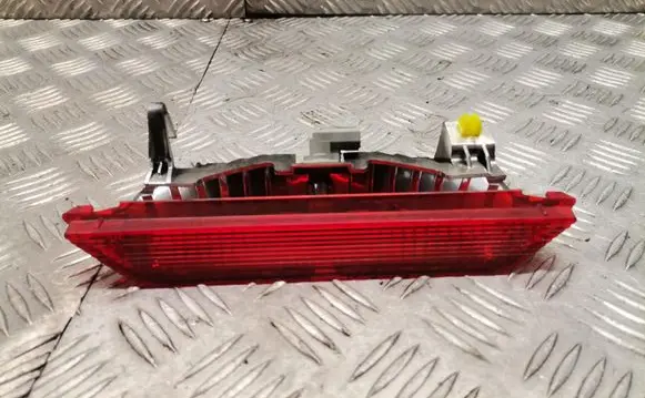 Toyota Yaris Third/center stoplight 52023