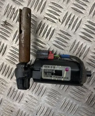 Chrysler Voyager Seat adjustment motor 882494 5709790