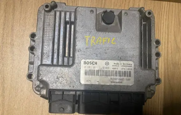 Renault Trafic II (X83) Engine control unit/module 0281011529 8200051608