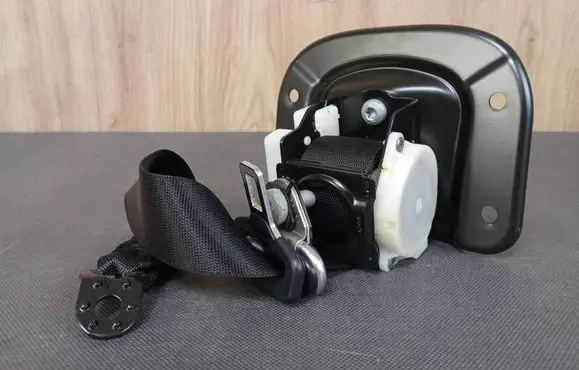 Mercedes-Benz CLK A209 C209 Rear seatbelt A2038601585 2038601585