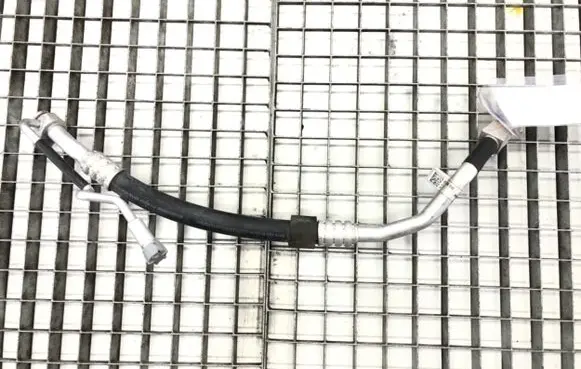 Audi A4 S4 B9 Air conditioning (A/C) pipe/hose 8W1816740