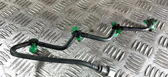 Volvo V70 Fuel main line pipe