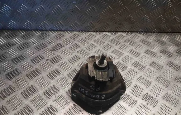 Engine mount bracket