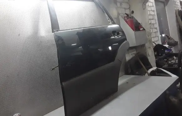 SsangYong Rexton Rear door
