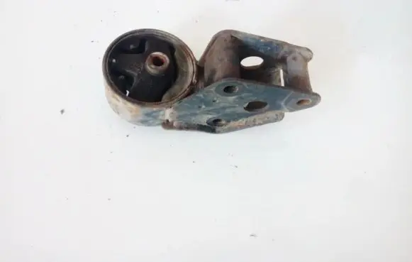 Nissan Sunny Engine mount bracket