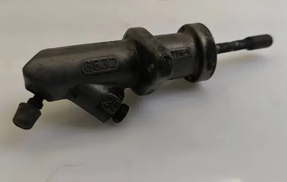 BMW 3 E90 E91 Clutch master cylinder 6632 G7355