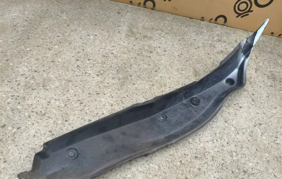 Mercedes-Benz C W205 Fender end trim A2058890025