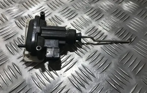 Audi 80 90 B3 Central locking vacuum pump 893862153