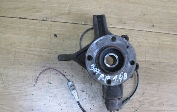 Peugeot 307 Front wheel hub spindle knuckle