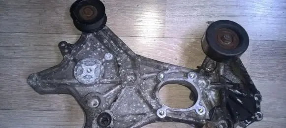 Mitsubishi Pajero Engine mounting bracket