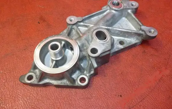 Mazda 3 II Oil filter mounting bracket R2AA14311