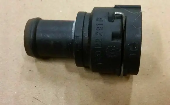 Volkswagen PASSAT B7 Engine coolant pipe/hose 3B0122291B