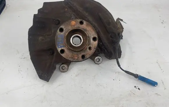 BMW X5 E53 Front wheel hub