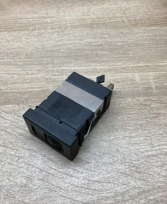 Volkswagen PASSAT B5 Seat heating switch 3B0963564A