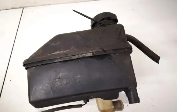 Brake fluid reservoir