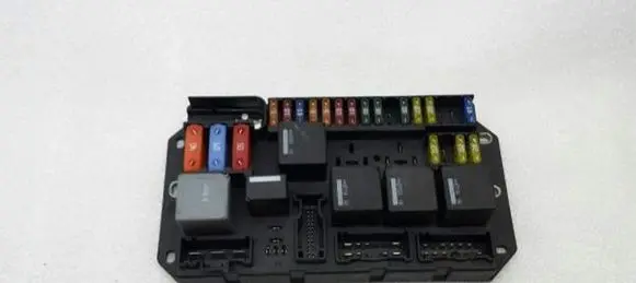 Land Rover Range Rover L322 Fuse module YQE500370