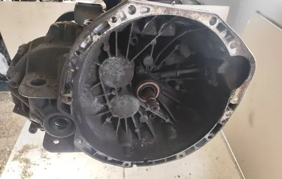 Nissan NV400 Manual 6 speed gearbox 320109961R PF6034 C073152