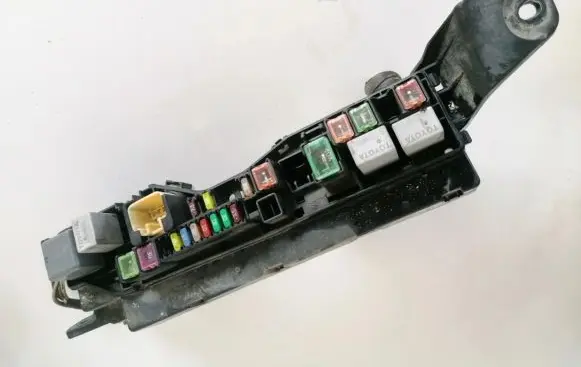 Toyota Avensis T250 Fuse box set