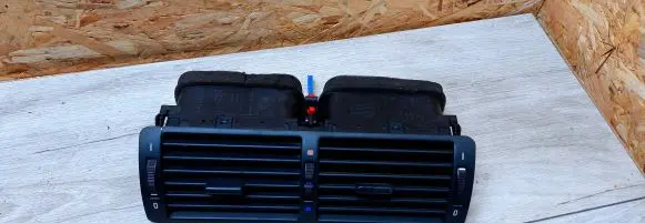 BMW 5 E39 Dash center air vent grill 8361895