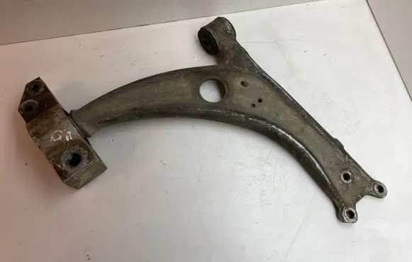 Volkswagen PASSAT B6 Front lower control arm/wishbone 3C0407153B