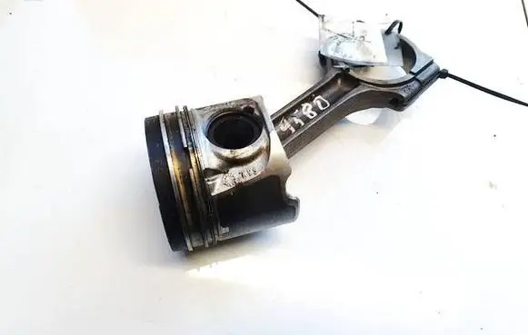 Nissan Qashqai Piston with connecting rod