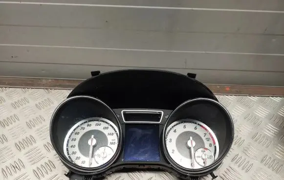 Mercedes-Benz GLA W156 Speedometer (instrument cluster) A1569004001