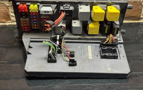 Mercedes-Benz Sprinter W906 Fuse module A9069006303 A9069024301 A9069017501