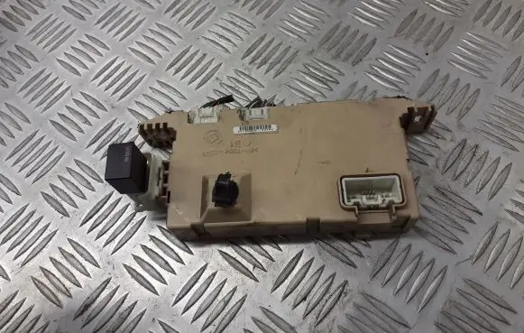 Mazda 2 High voltage junction box FA404
