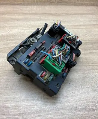 Peugeot 307 Fuse module 9644038680 14302622
