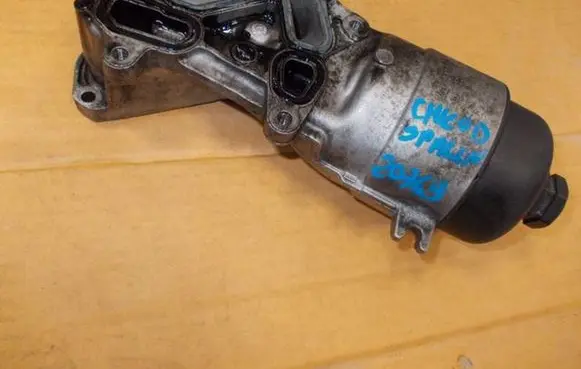 Oil filter mounting bracket