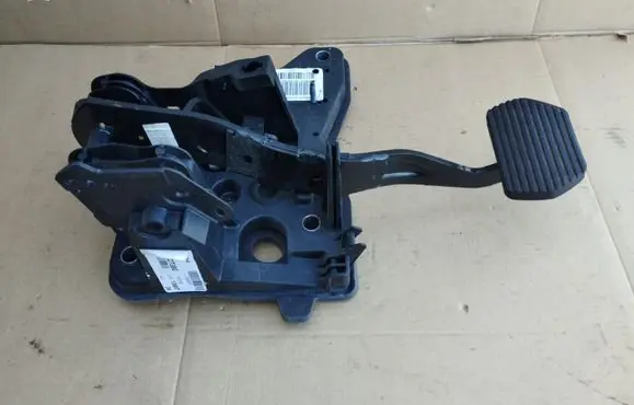 Peugeot 508 Brake pedal 9808827380