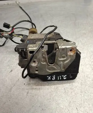Mercedes-Benz E W211 Front door lock 2117200335