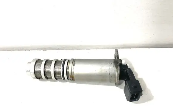 BMW 5 F10 F11 Electromagnetic valve 7585776