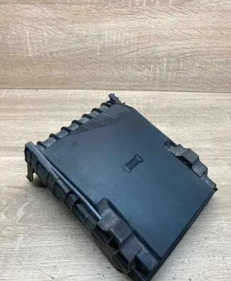 Volkswagen PASSAT B7 Fuse module 1K0937132F 017180061 FuseBox