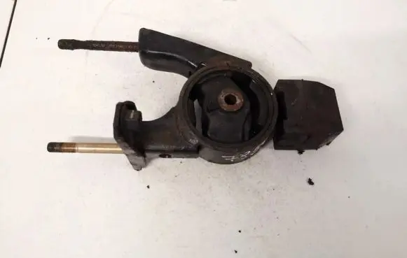 Toyota Yaris Engine mount bracket