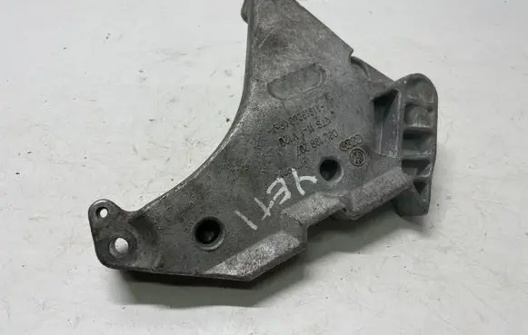 Skoda Yeti (5L) Engine mounting bracket 03L199207