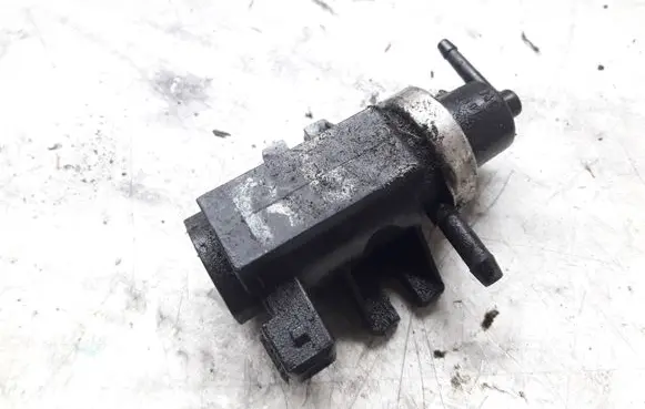 Volkswagen Golf IV Vacuum valve 
