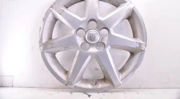 Toyota Prius (XW20) R16 wheel hub/cap/trim 