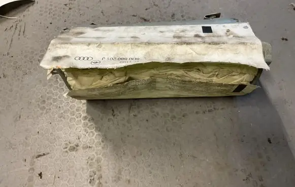 Audi A4 S4 B5 8D Passenger airbag 8D0880201J DUT49T3 002EF09XKTC5