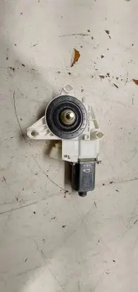 Mercedes-Benz ML W166 Front door window regulator motor A1669060301 937672100