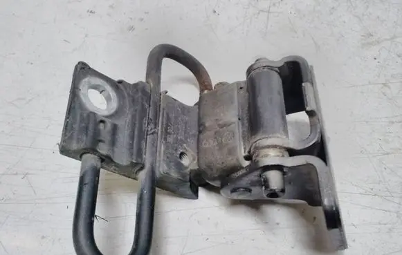 Audi Q7 4L Rear door lower hinge 8E0831412E