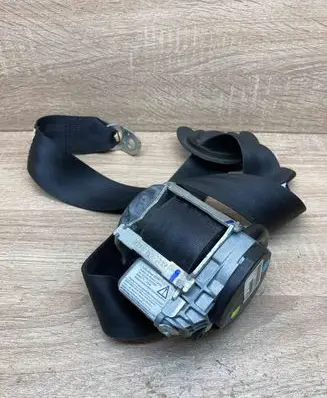 Volkswagen Golf V Front seatbelt 6087165F1C 609823101A