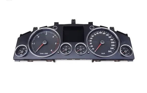 Volkswagen Touareg I Speedometer (instrument cluster) 7L6920881A